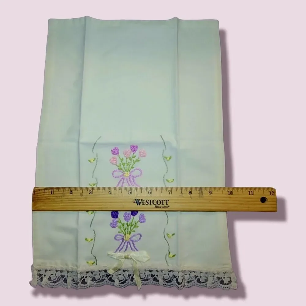 Vintage Embroidered Kitchen Hand Towel Pink Purple‎ Flower Bouquet Laced Boarder